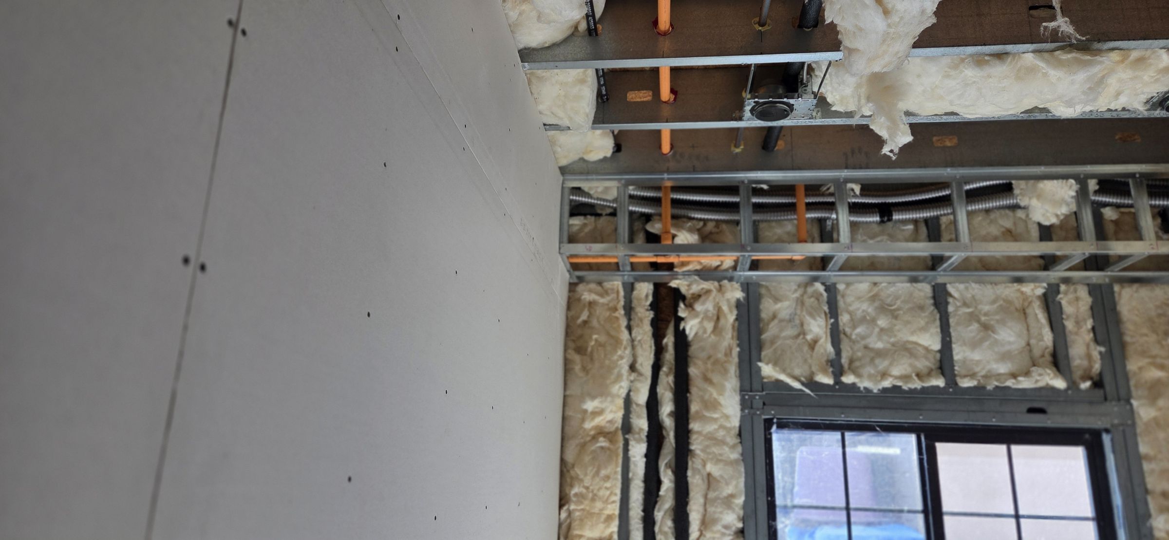 Board run to the edge of an insulated bay